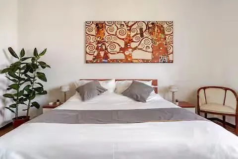 브레시아 Cosy Penthouse Near The Hospital 아파트 0*,