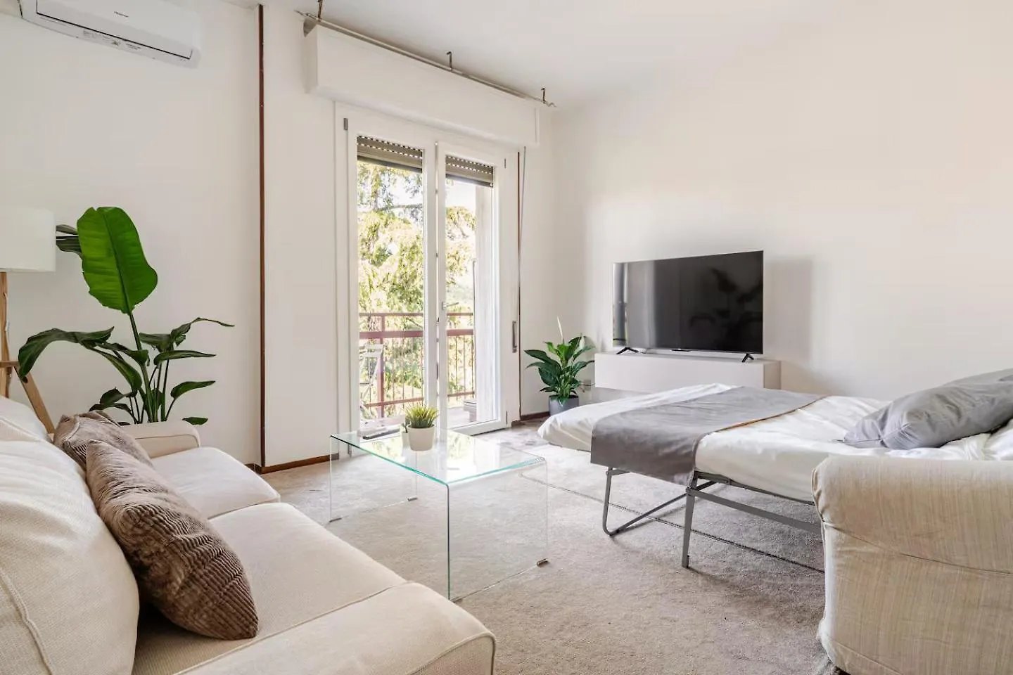 브레시아 Cosy Penthouse Near The Hospital 아파트