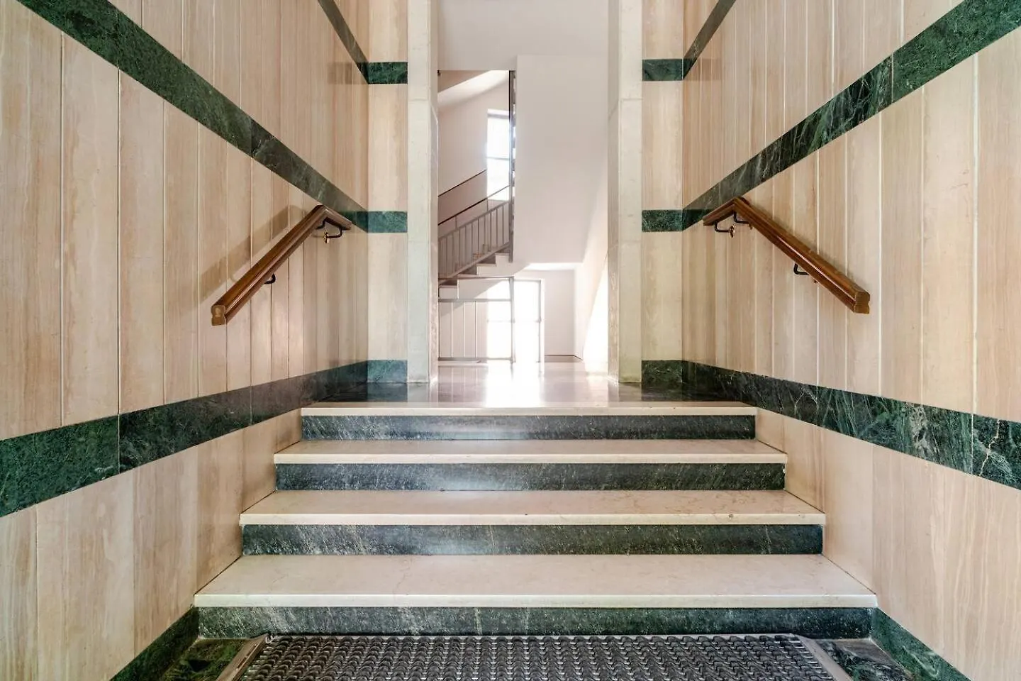 브레시아 Cosy Penthouse Near The Hospital 아파트